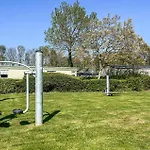Awesome Home In Scherpenisse With Wifi
