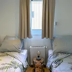 Awesome Home In Scherpenisse With Wifi