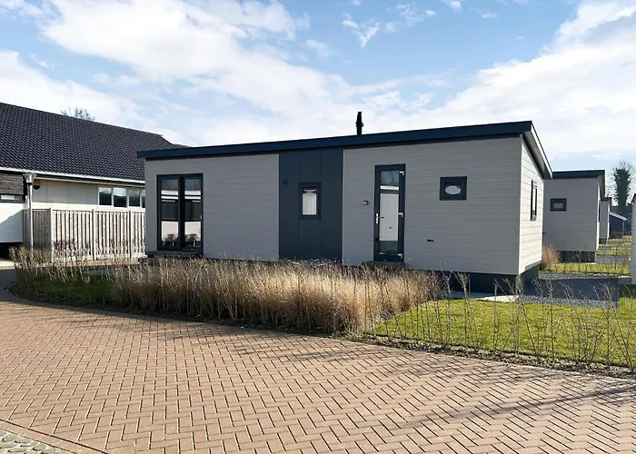 Awesome Home In Scherpenisse With Wifi